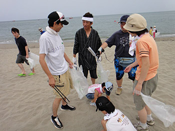 放送200回記念　感謝をこめて海岸清掃！