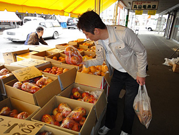 朝市シリーズ／山の下市場通りの朝市（新潟市東区）