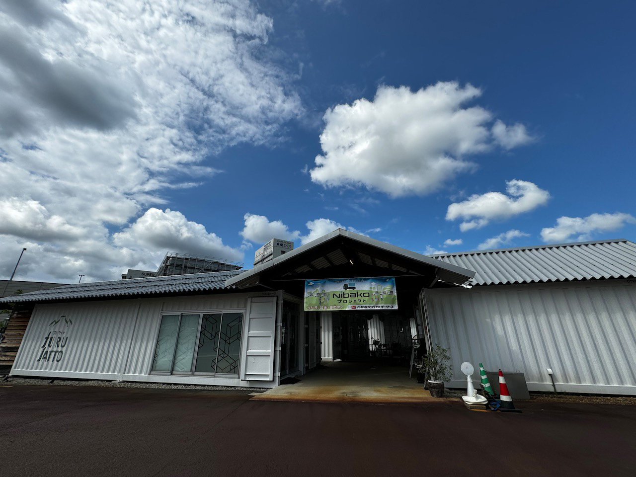 “フルサト”を凝縮したコンテナ商店街