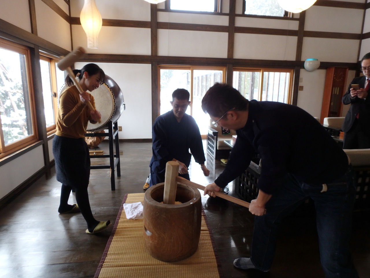 謹賀新年！隠れ宿で餅つき体験